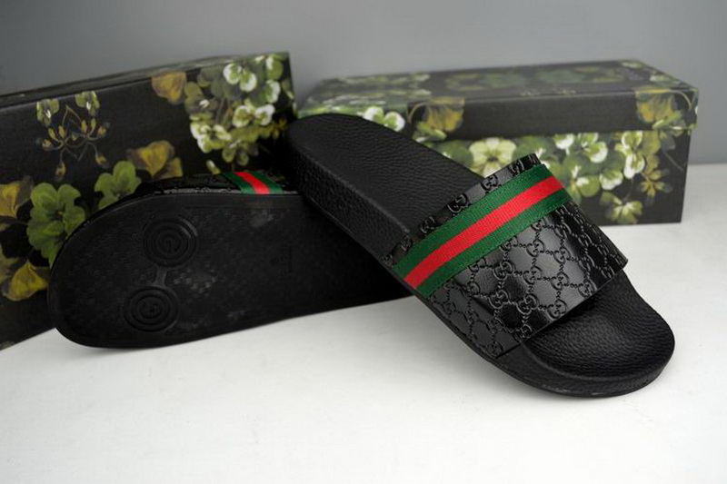 Gucci Slippers Woman--156